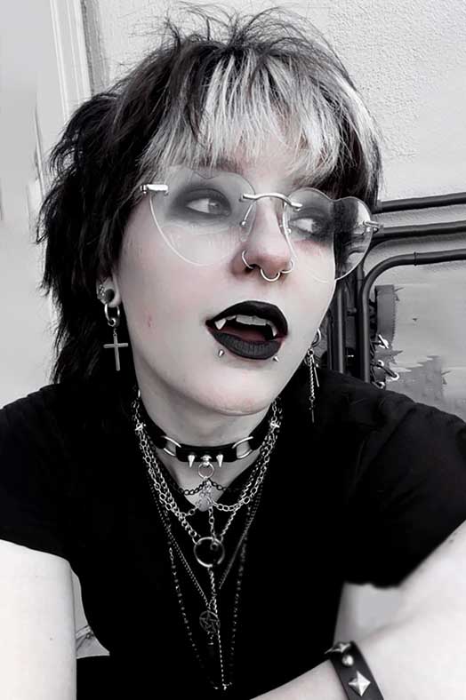 استایل گوتیک زنانه (Goth Style)؛ ملکه تاریکی چه می‌پوشد؟