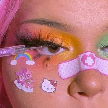 babyleska: "✨💗🧸🍭🌈Kidcore🌈🍭🧸💗✨yesterday's look inspired by kidcore with @stenss 💗 . . Products Used:… | Creative eye makeup, Indie makeup, Beautiful makeup