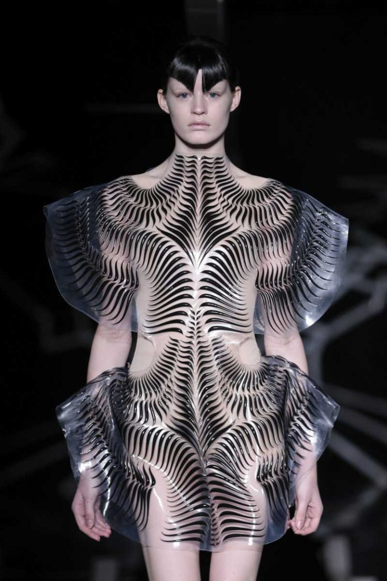 طراحی Iris van Herpen به سبک دیجیتال آوانگارد